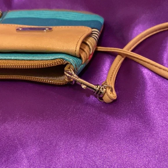 Relic Crossbody Purse - Picture 5 of 5